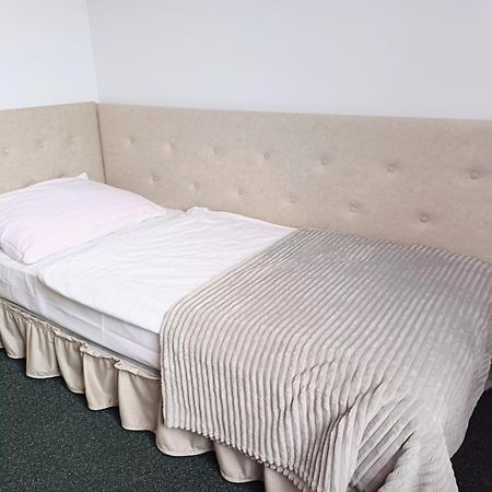 Hotel I Restauracja Borowianka Ostrów Wielkopolski Extérieur photo