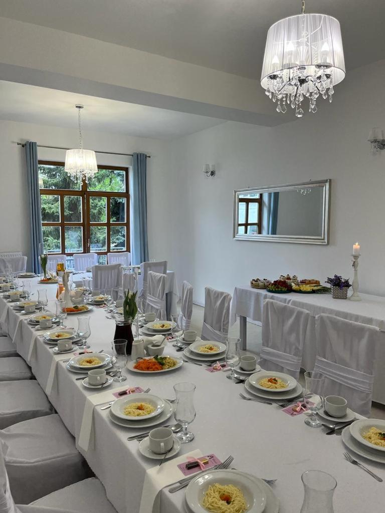 Hotel I Restauracja Borowianka Ostrów Wielkopolski Extérieur photo