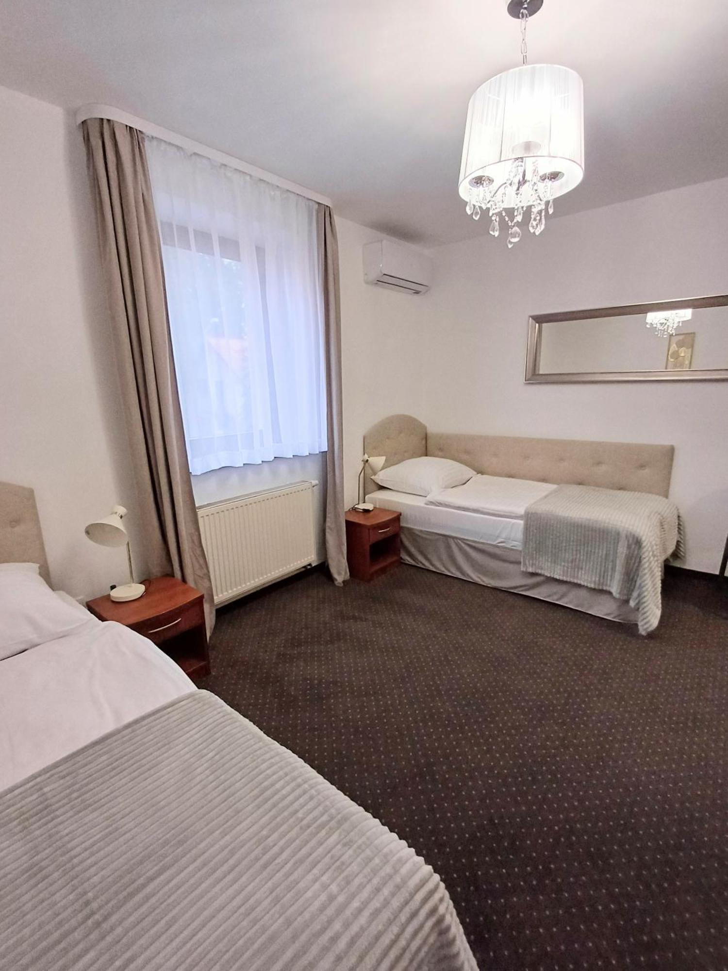 Hotel I Restauracja Borowianka Ostrów Wielkopolski Extérieur photo