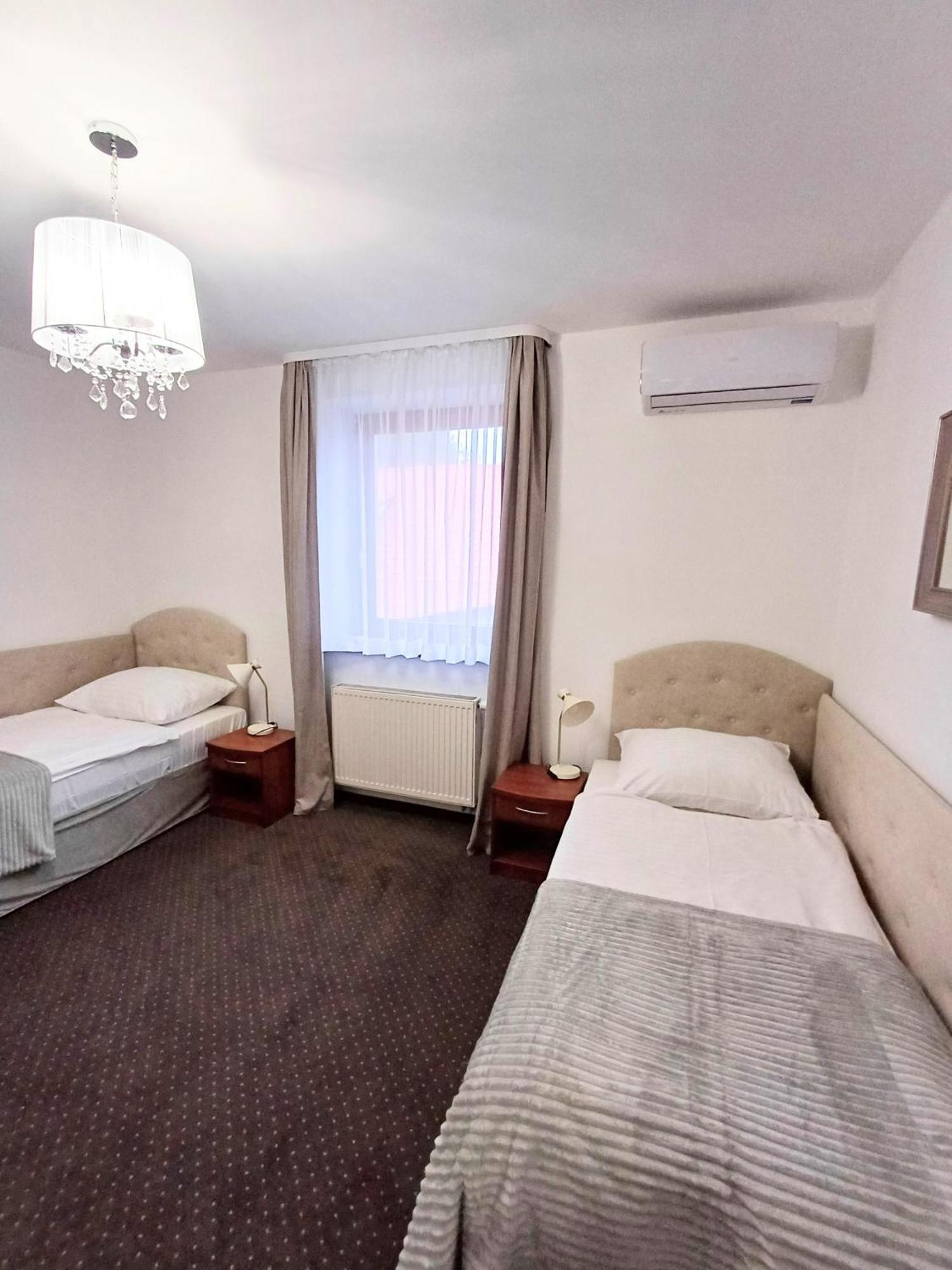 Hotel I Restauracja Borowianka Ostrów Wielkopolski Extérieur photo