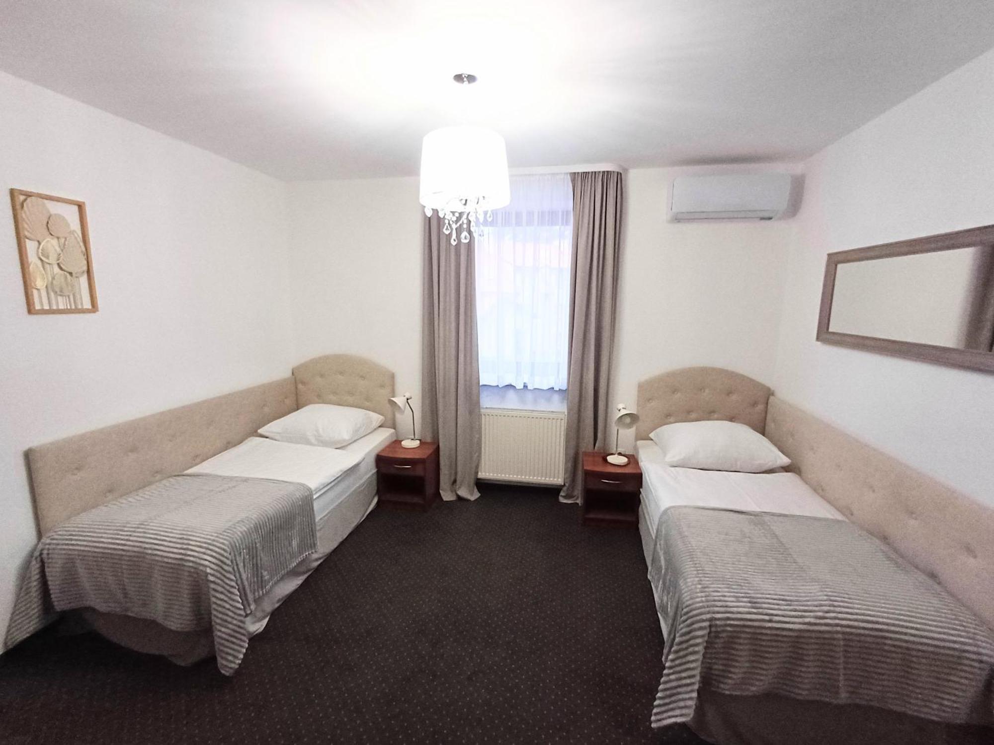 Hotel I Restauracja Borowianka Ostrów Wielkopolski Extérieur photo