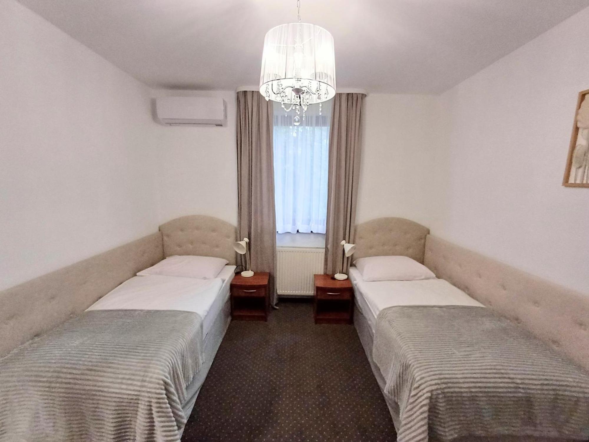 Hotel I Restauracja Borowianka Ostrów Wielkopolski Extérieur photo