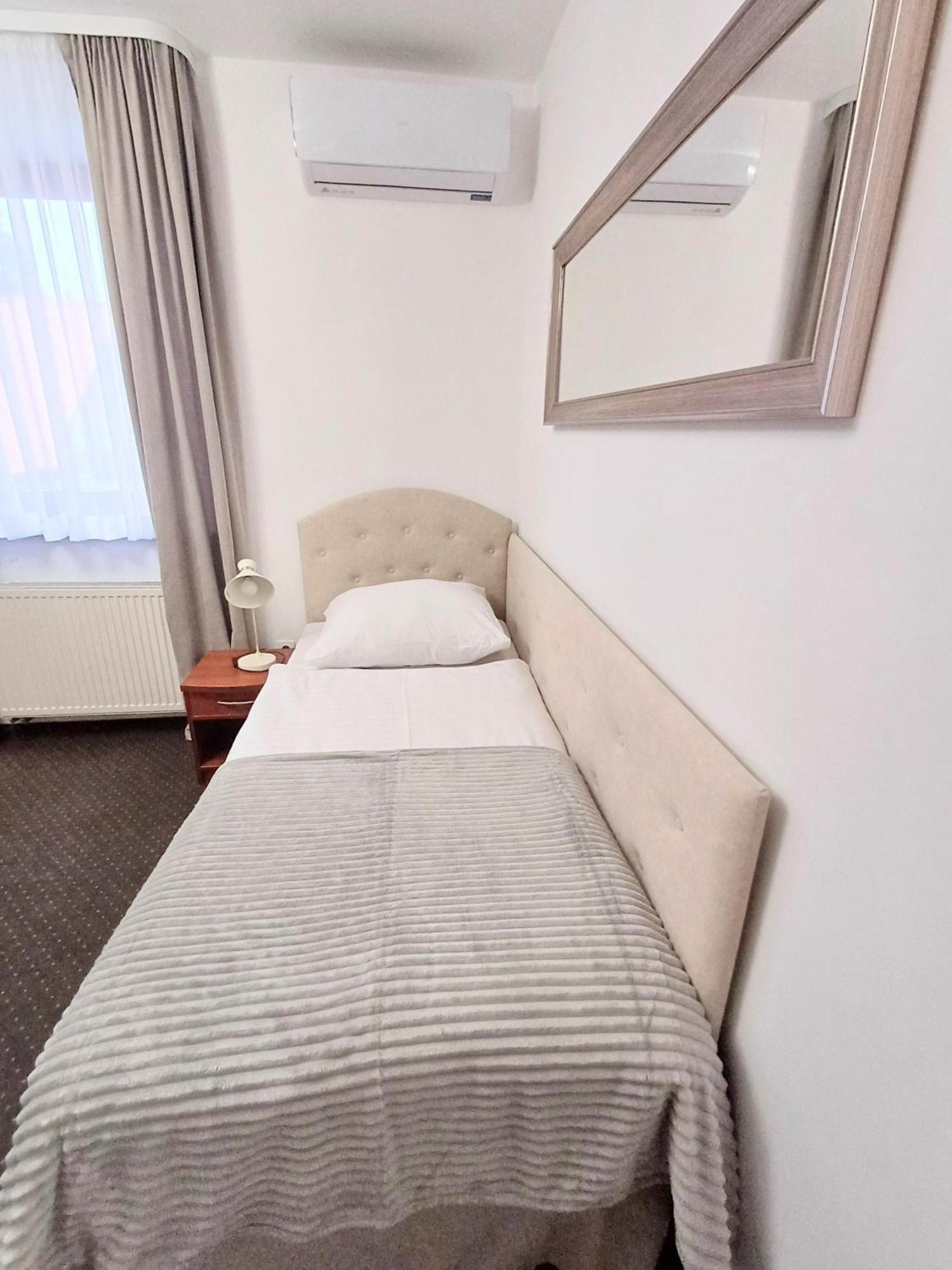 Hotel I Restauracja Borowianka Ostrów Wielkopolski Extérieur photo