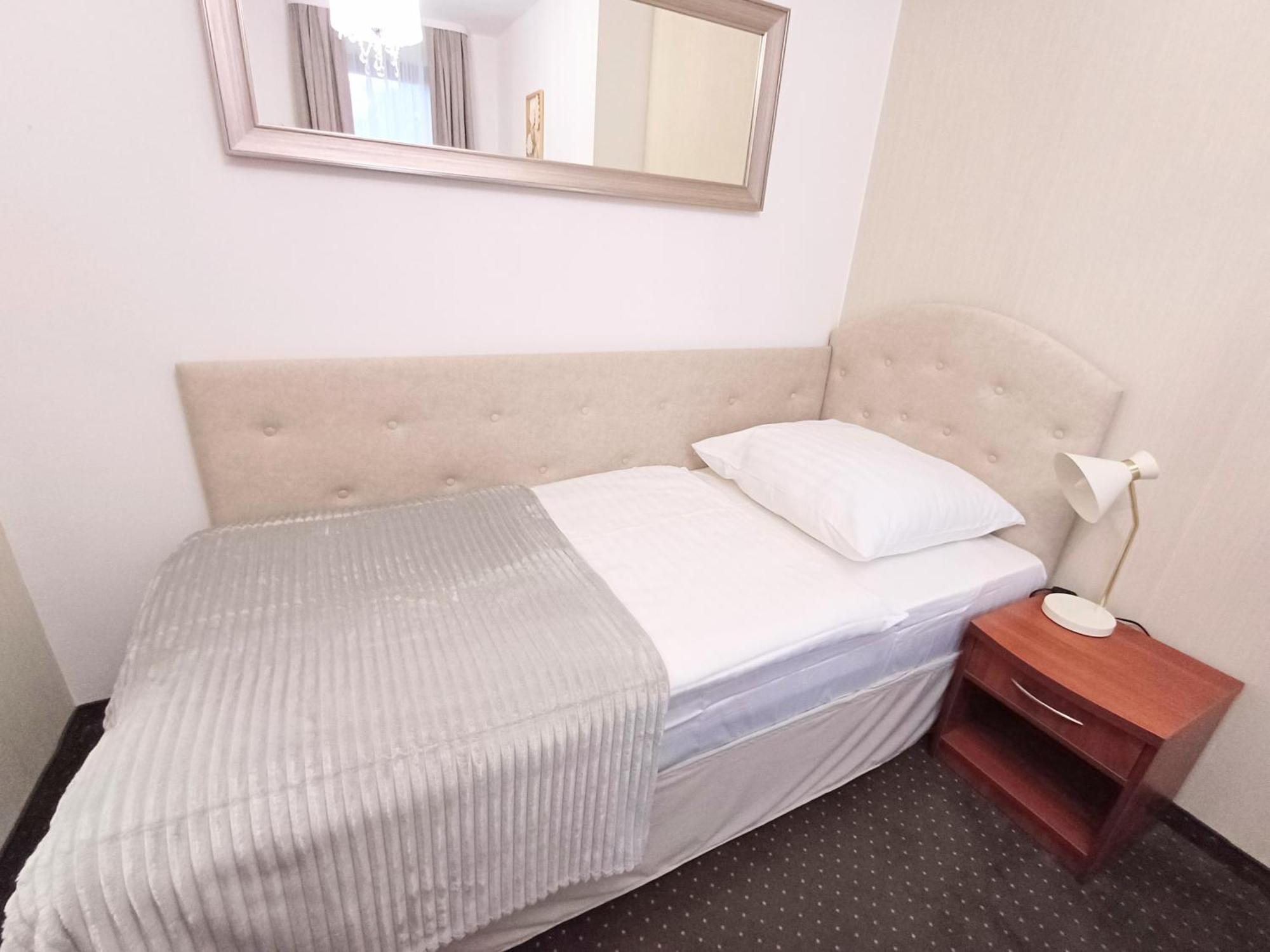Hotel I Restauracja Borowianka Ostrów Wielkopolski Extérieur photo