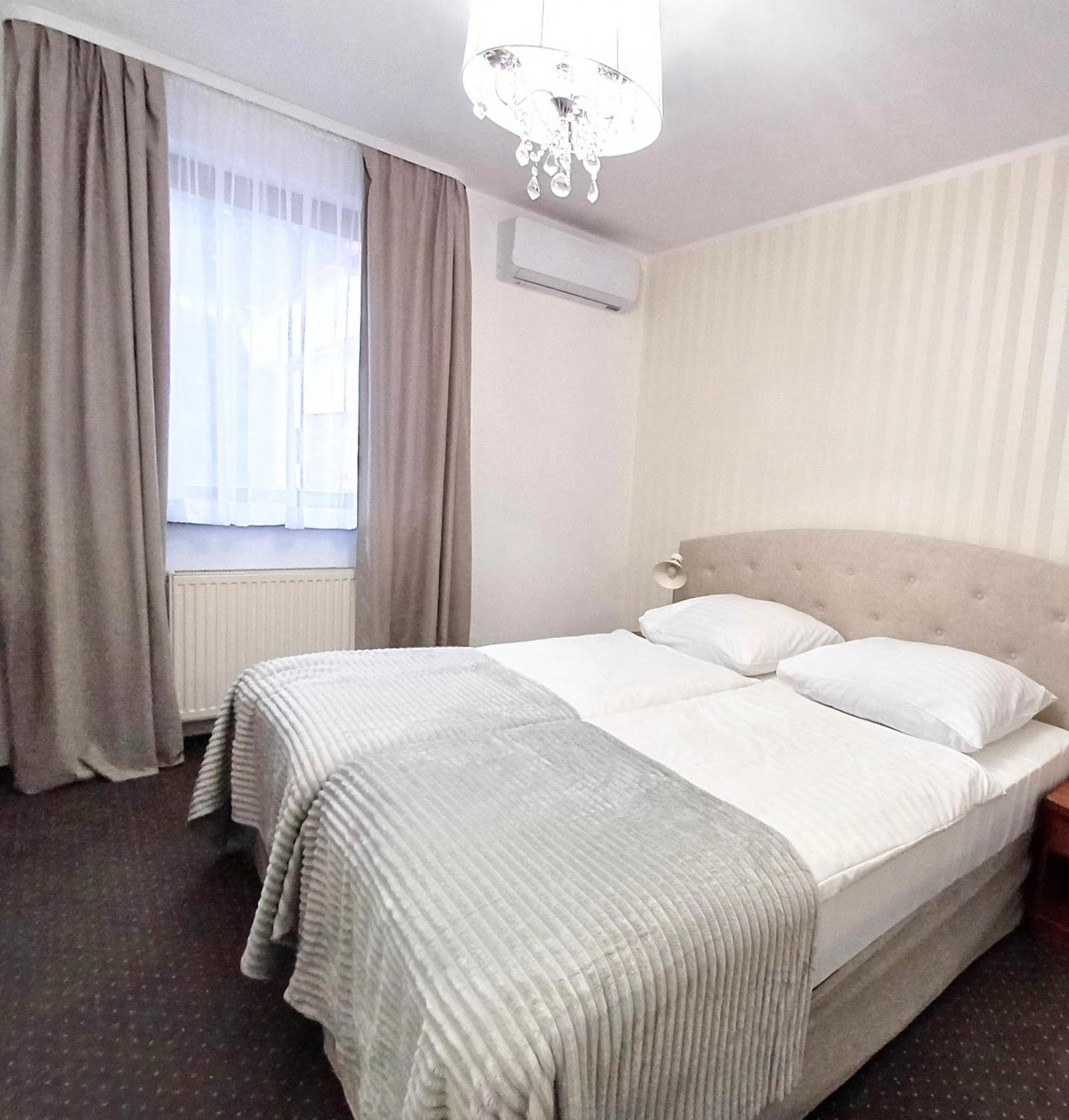 Hotel I Restauracja Borowianka Ostrów Wielkopolski Extérieur photo