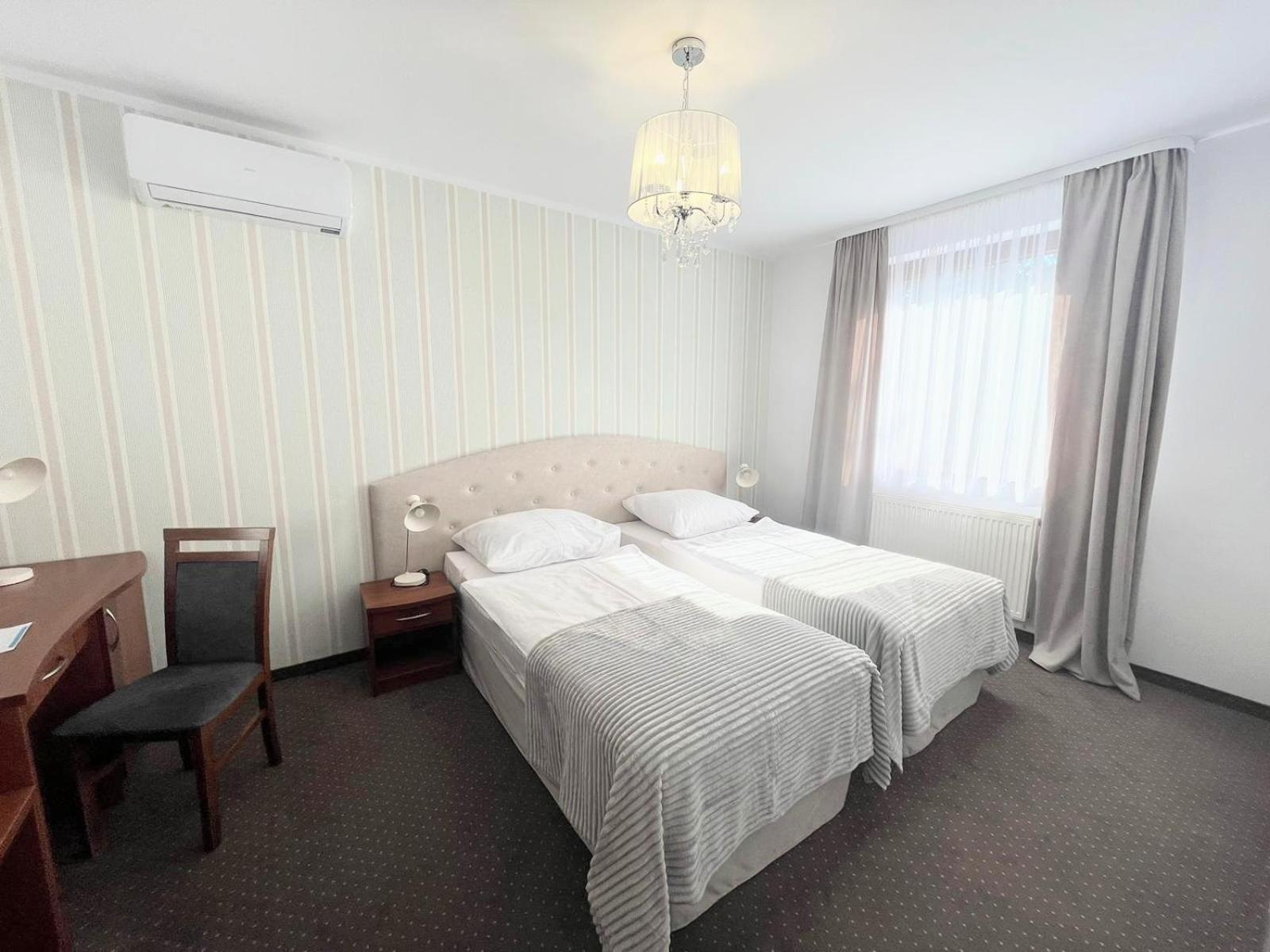 Hotel I Restauracja Borowianka Ostrów Wielkopolski Extérieur photo