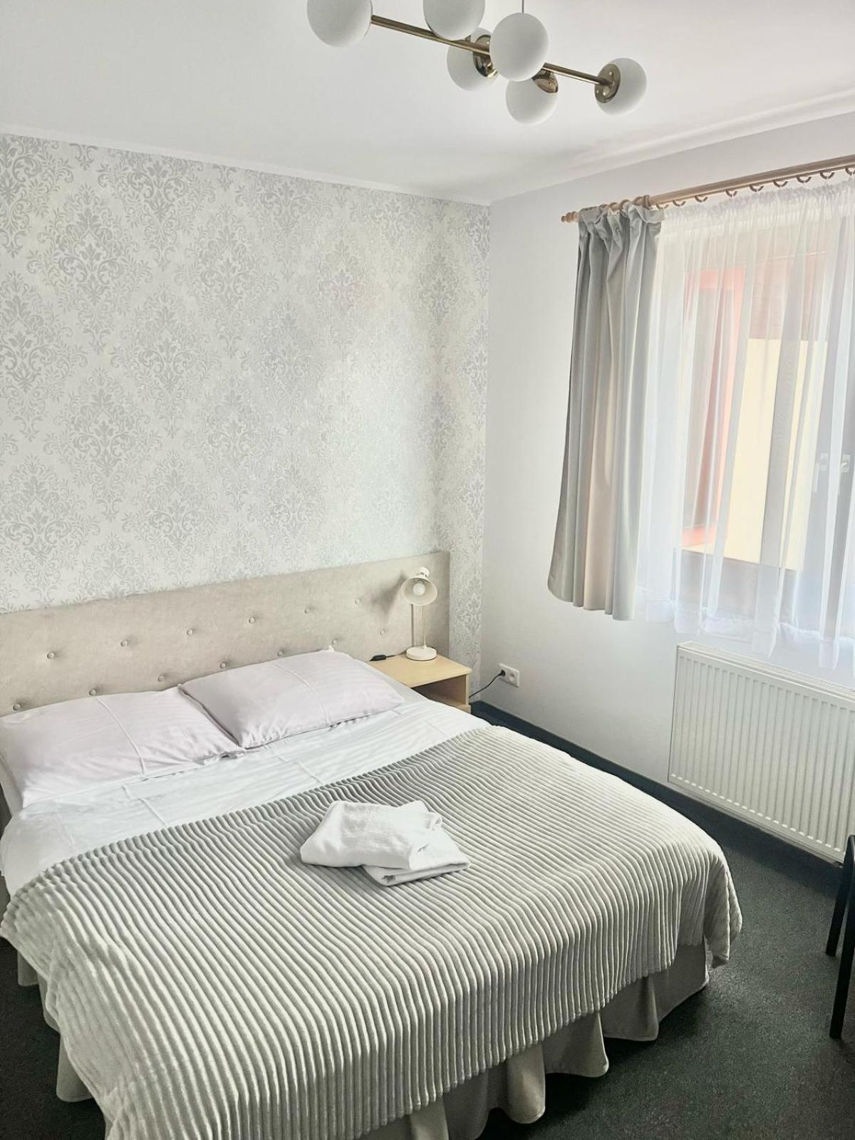 Hotel I Restauracja Borowianka Ostrów Wielkopolski Extérieur photo