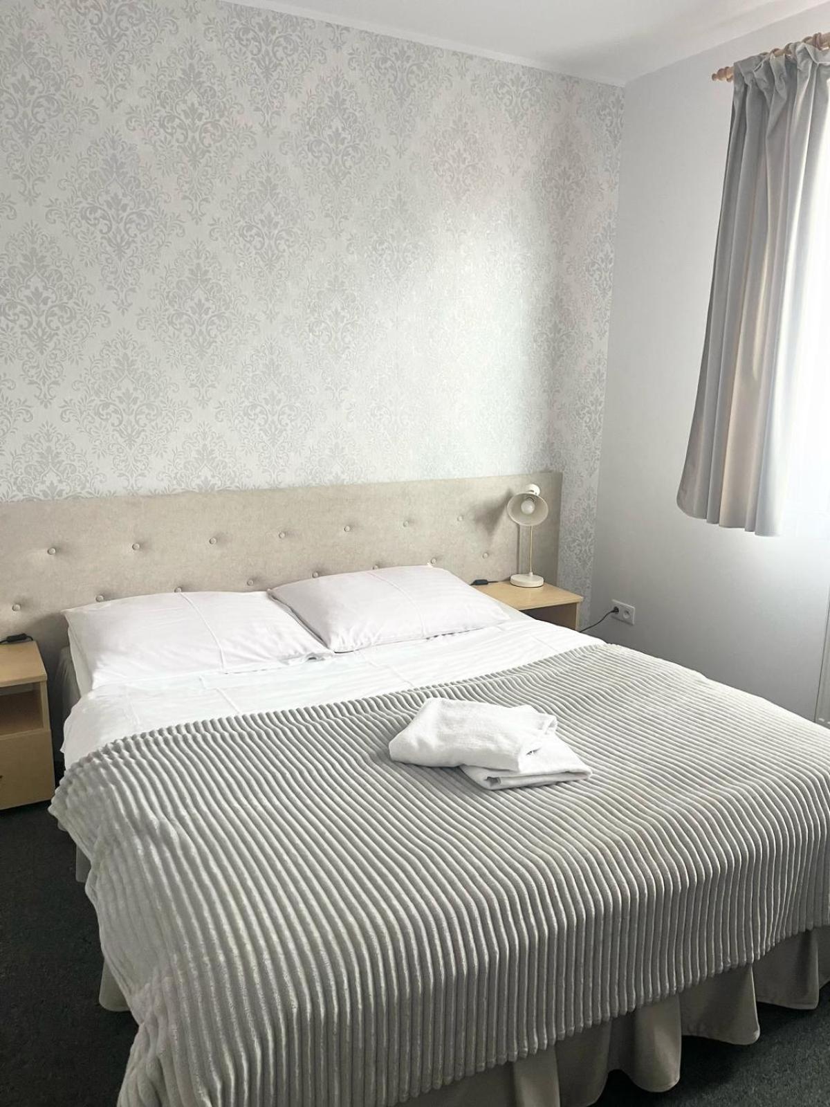Hotel I Restauracja Borowianka Ostrów Wielkopolski Extérieur photo