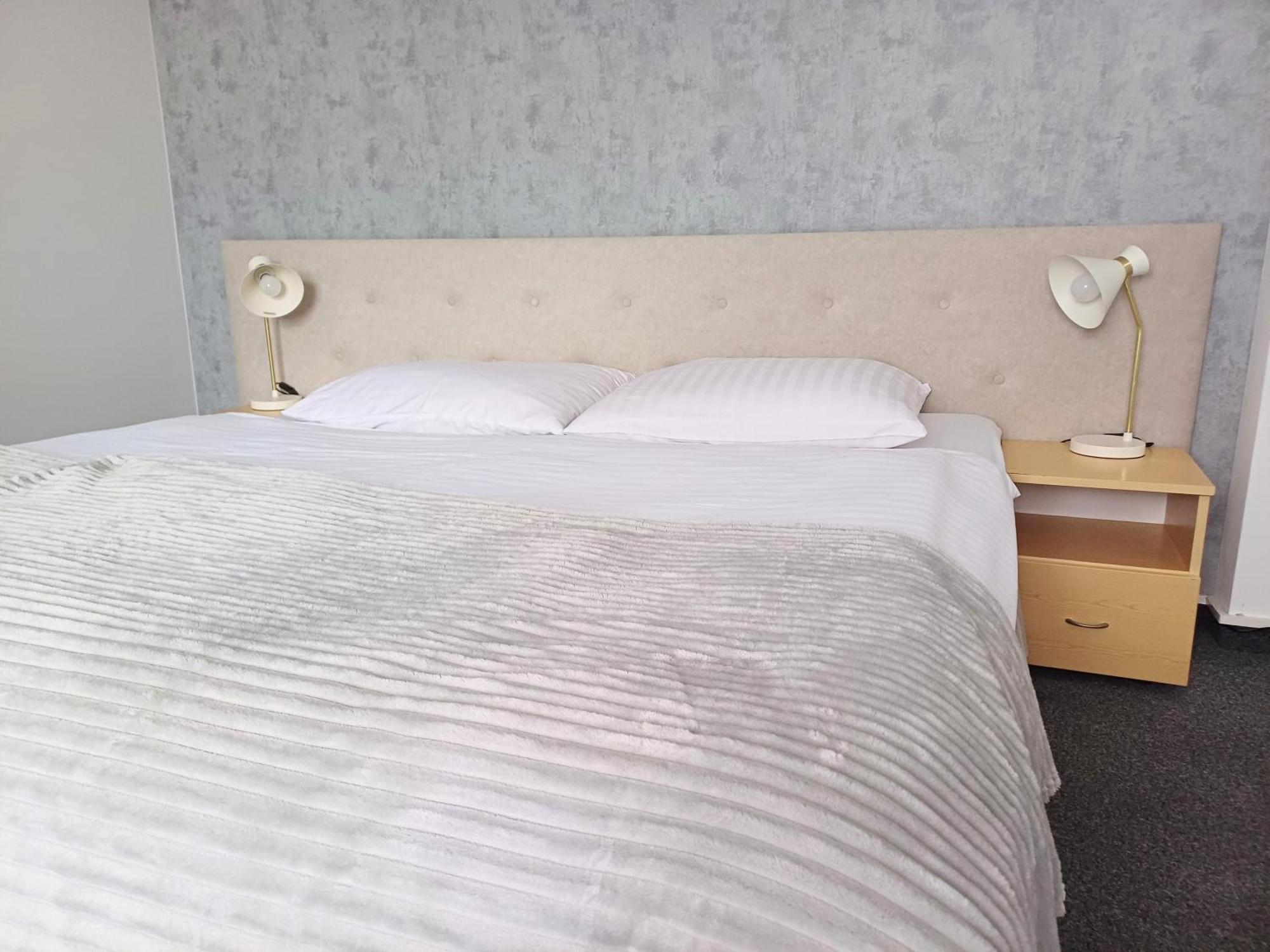 Hotel I Restauracja Borowianka Ostrów Wielkopolski Extérieur photo
